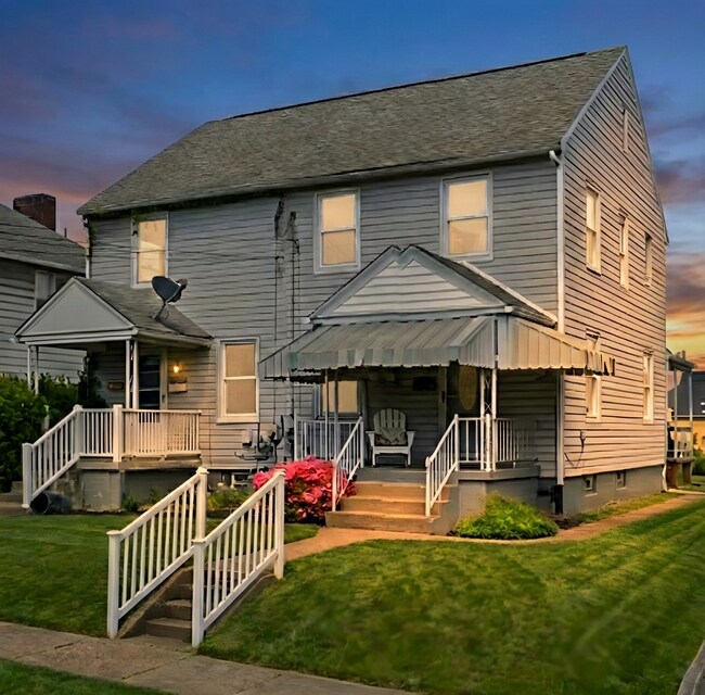 Building Photo - 2 Bed/ 1 Bath, Half Duplex in Clairton