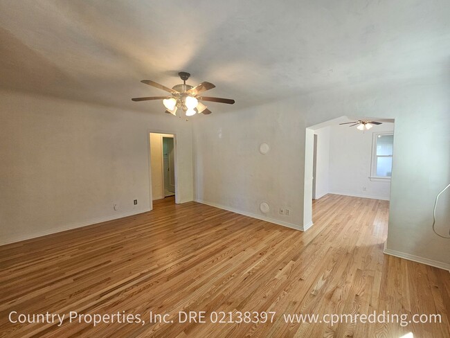 Building Photo - Available Now! Downtown 3-Bedroom with Old World Charm and Modern Amenities!