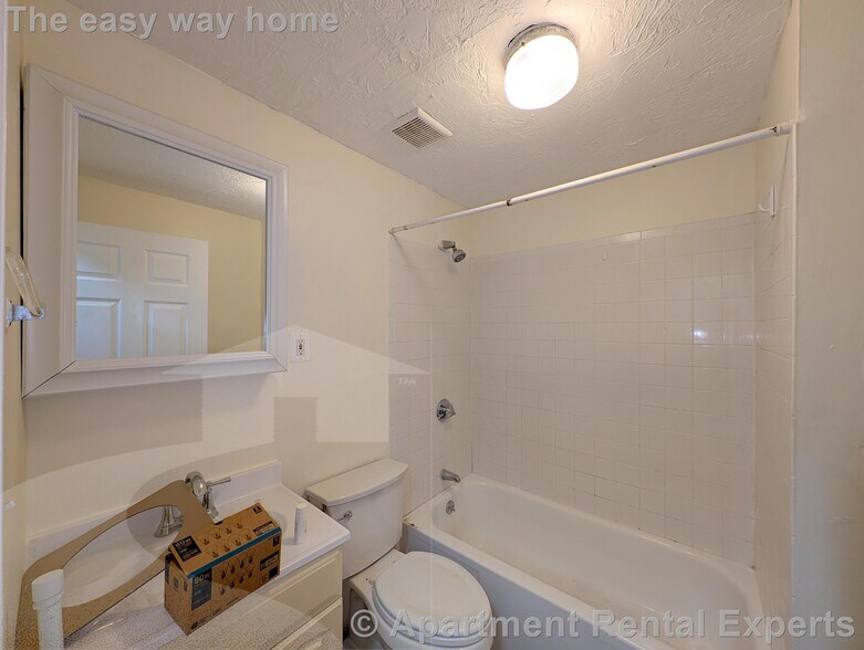 Building Photo - 64 Pleasant St