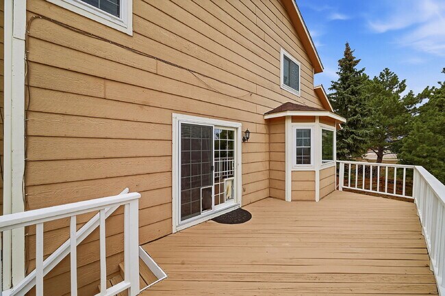 Building Photo - $2,845.95- 4-Bed /3-Bath Gem with Finished Basement and Fenced-in Yard in Colorado Springs!