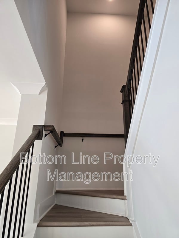 Building Photo - 111 Viburnum Rd