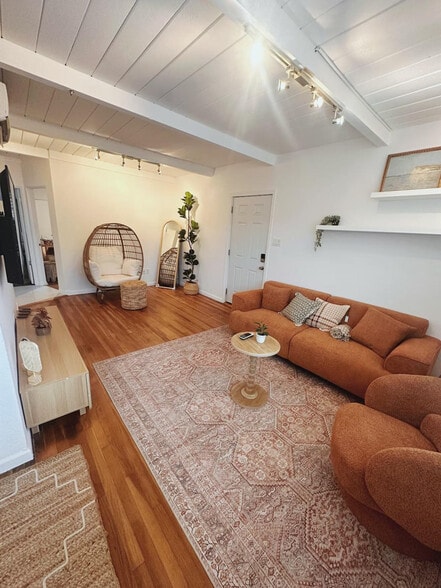 Primary Photo - 2710 L St