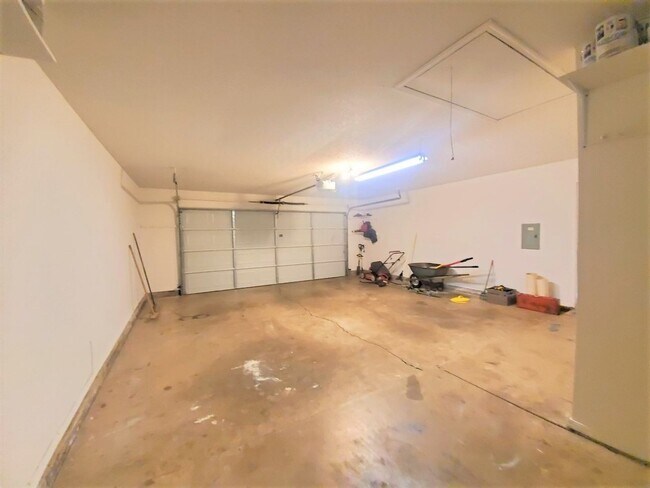 Building Photo - 13424 Palm Ave
