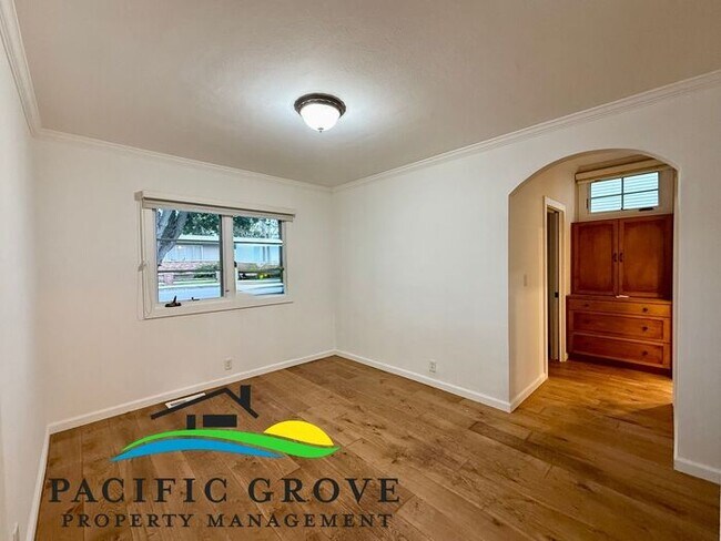 Building Photo - Pacific Grove 2-bedroom , 2 bath. Prime Walk to Town Location!