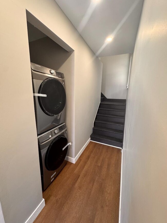 Building Photo - 442 Hudson Ave