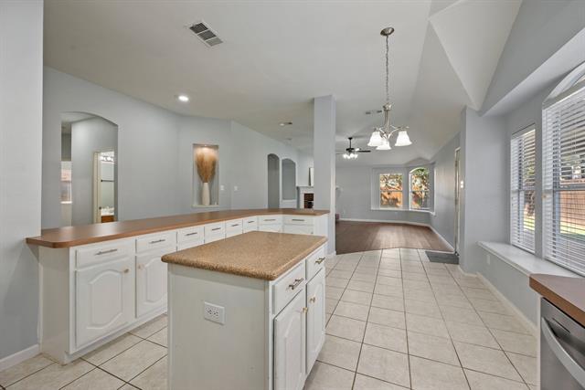 Building Photo - 3605 Villanova Dr