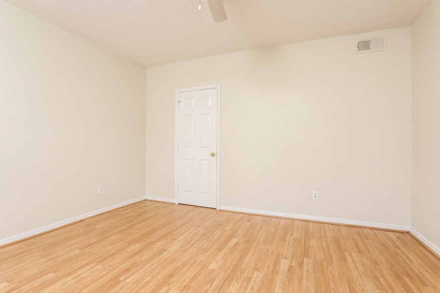 Building Photo - 4208 Forest Island Dr