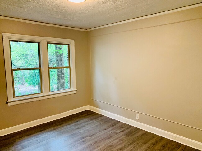 Building Photo - 810 N Fred Shuttlesworth Cir