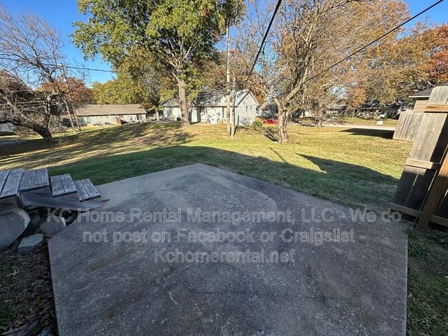 Building Photo - 10906 W 95th St