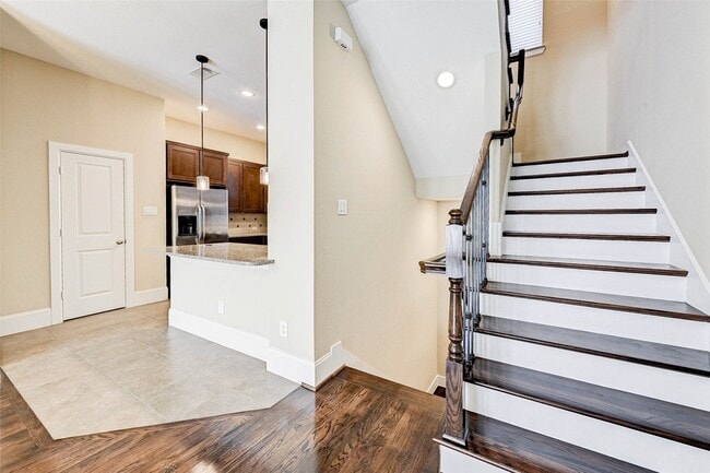 Building Photo - 746 Nicholson St