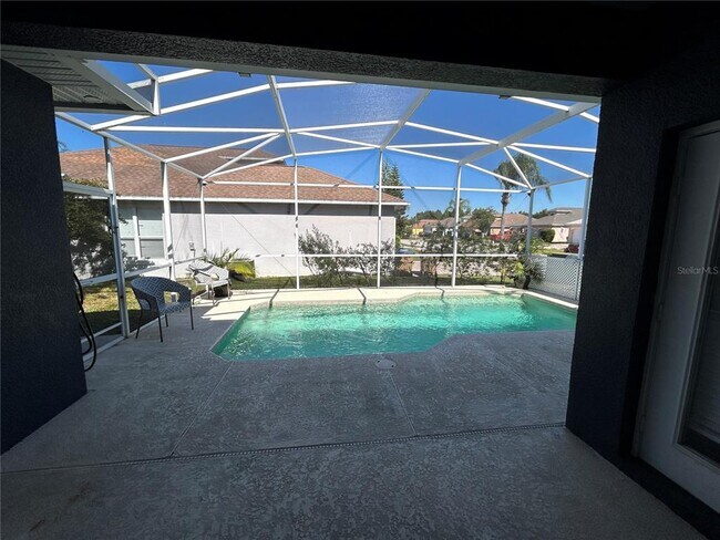 Building Photo - 1925 Magical Ln