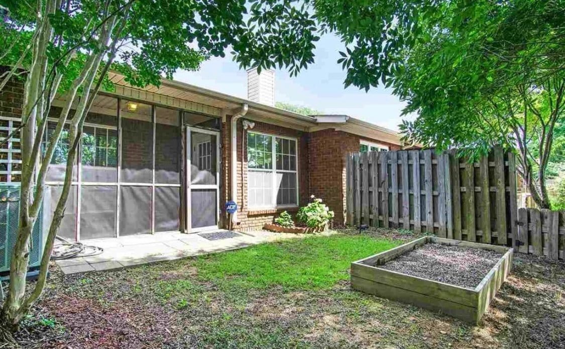 Building Photo - 121 Hayesbury Ct