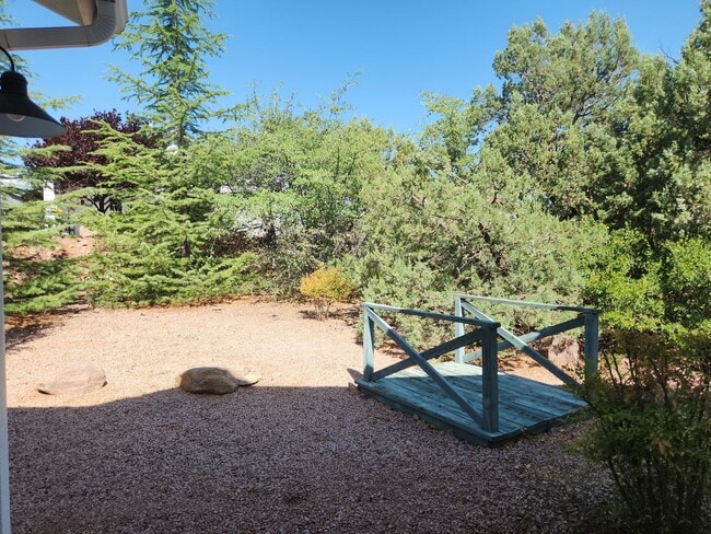 Building Photo - Amazing 2 bed + den / 2 baths in Stone Creek