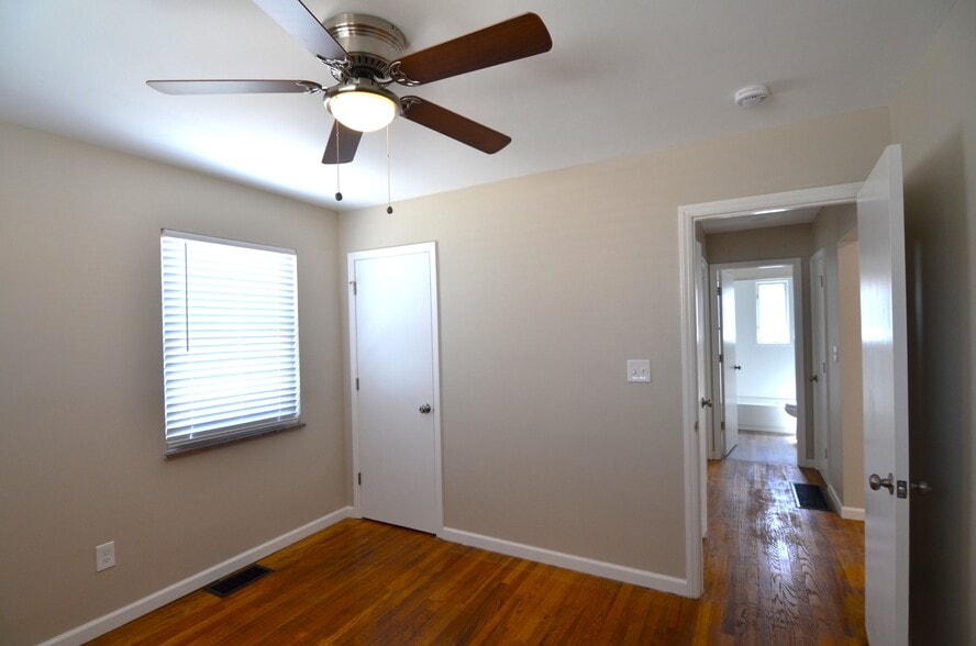 Building Photo - 1122 Alcliff Ln