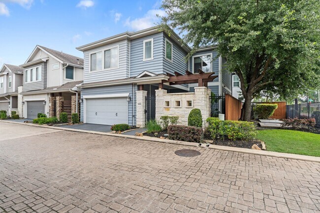 Building Photo - 8904 Aventino Wy