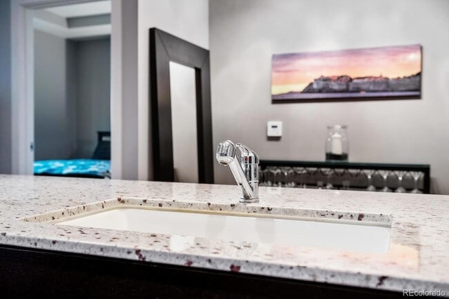 Building Photo - 2001 Lincoln St