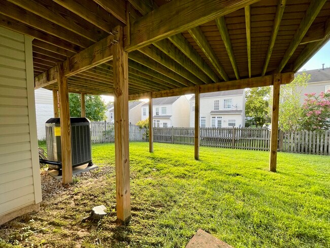 Building Photo - 8308 Lyndhurst St