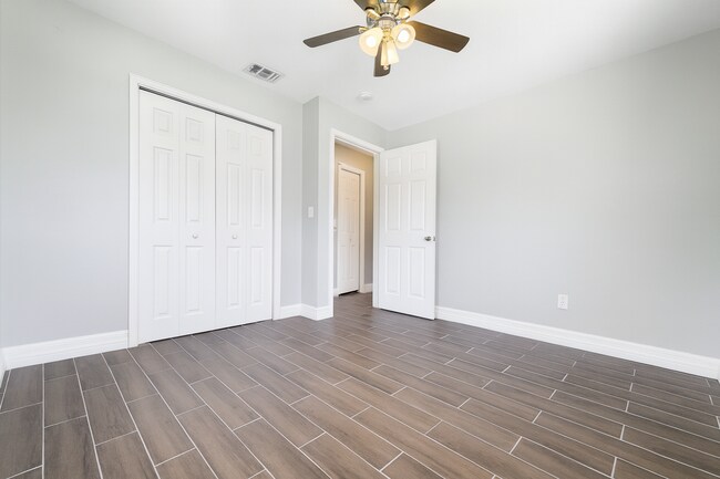 Building Photo - 5476/5478 Ave C