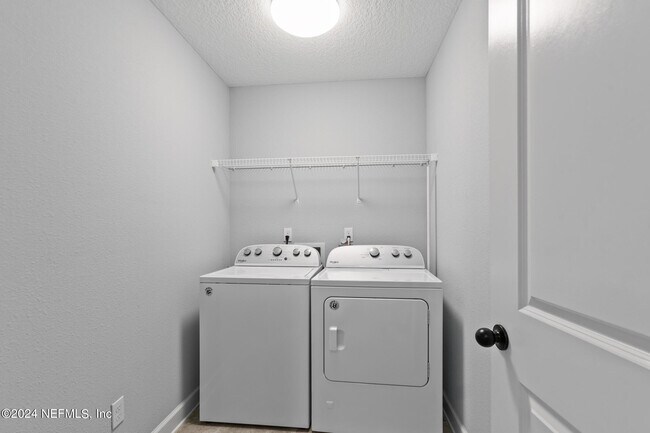 Building Photo - 213 Foxcross Ave
