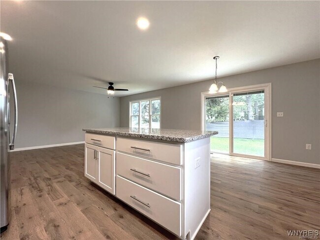 Building Photo - 1589 Center Rd