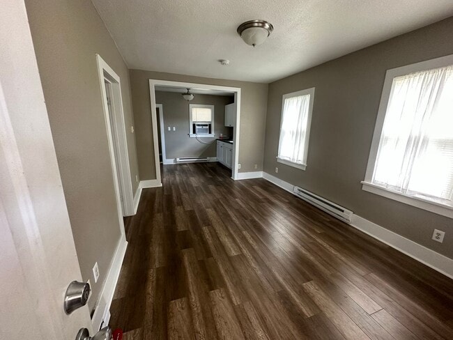 Building Photo - One bedroom, one and half bathroom, pet fr...
