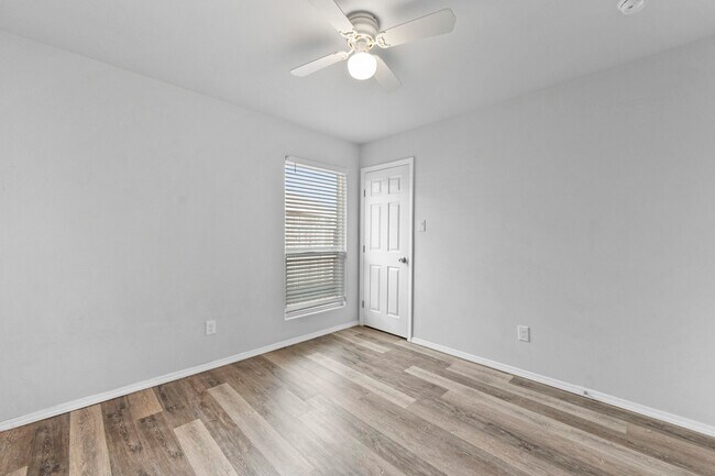 Building Photo - 5609 Jarvis St