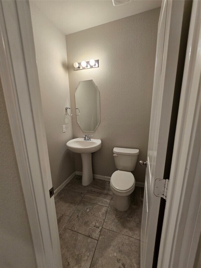 Building Photo - 511 Yellow Bullhead Ct