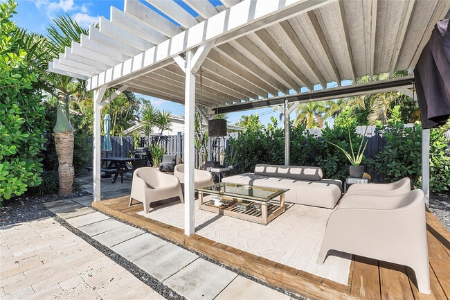 Building Photo - 5260 NE 17th Terrace