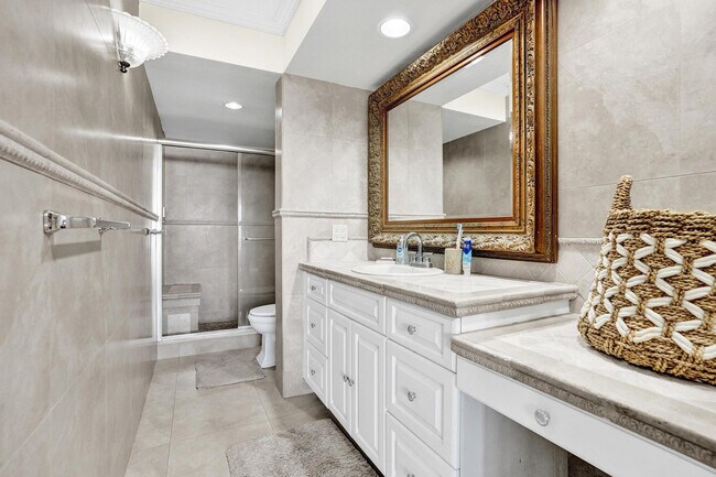 Building Photo - 132 Lakeshore Dr