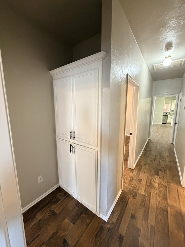 Building Photo - 1929 Lariat Cir