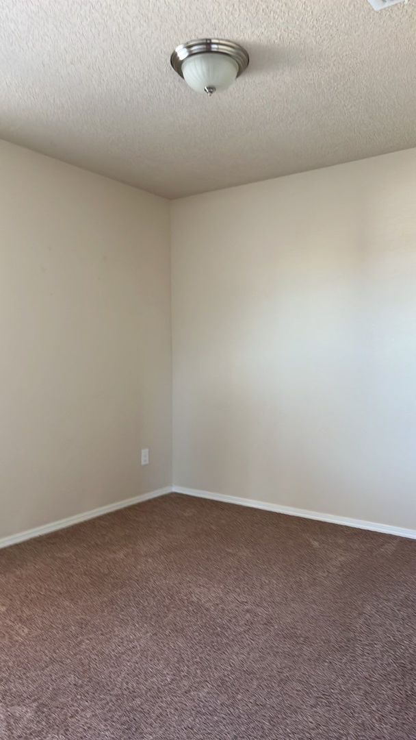 Building Photo - **Beautiful 4 Bedroom Home**Located in Lom...