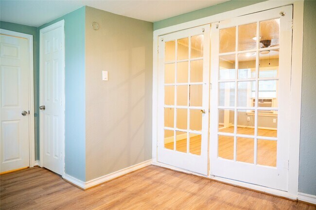 Building Photo - 505 Sikes St