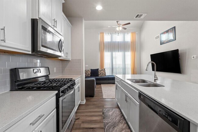 Building Photo - 159 MacArthur Dr