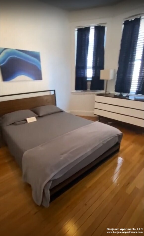 Building Photo - 121 Park Dr