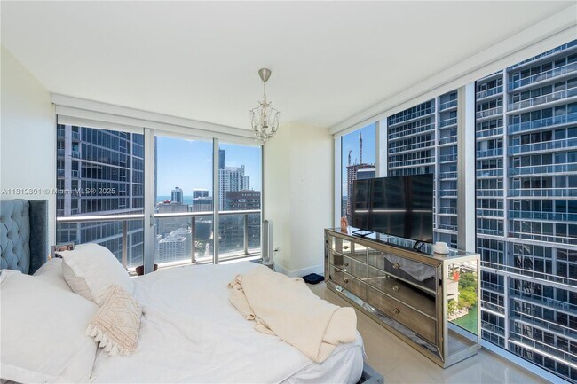 Building Photo - 475 Brickell Ave