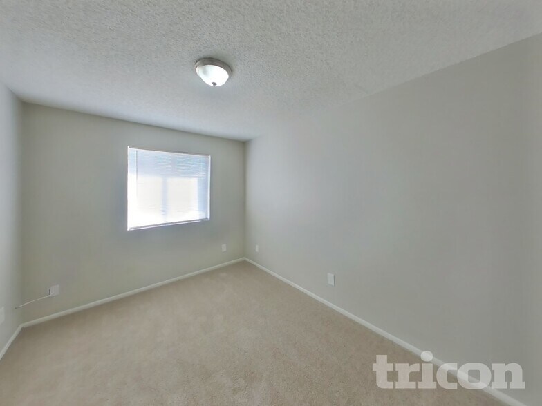 Building Photo - 6431 W Hatcher Rd