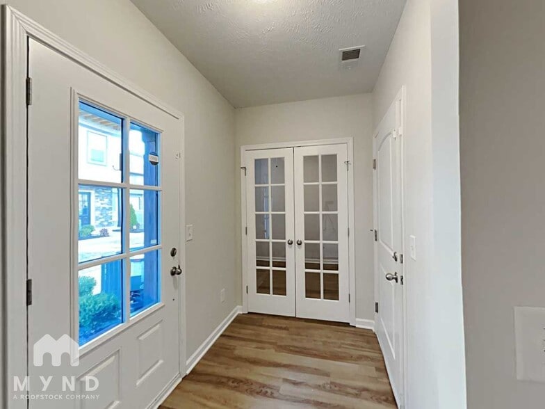 Building Photo - 302 Negri Ct