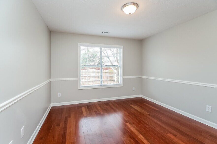 Building Photo - 608 Falcons Ridge