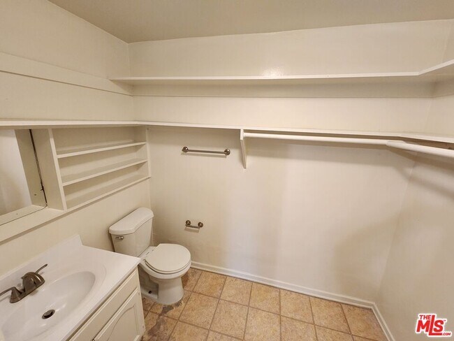 Building Photo - 1013 N San Vicente Blvd