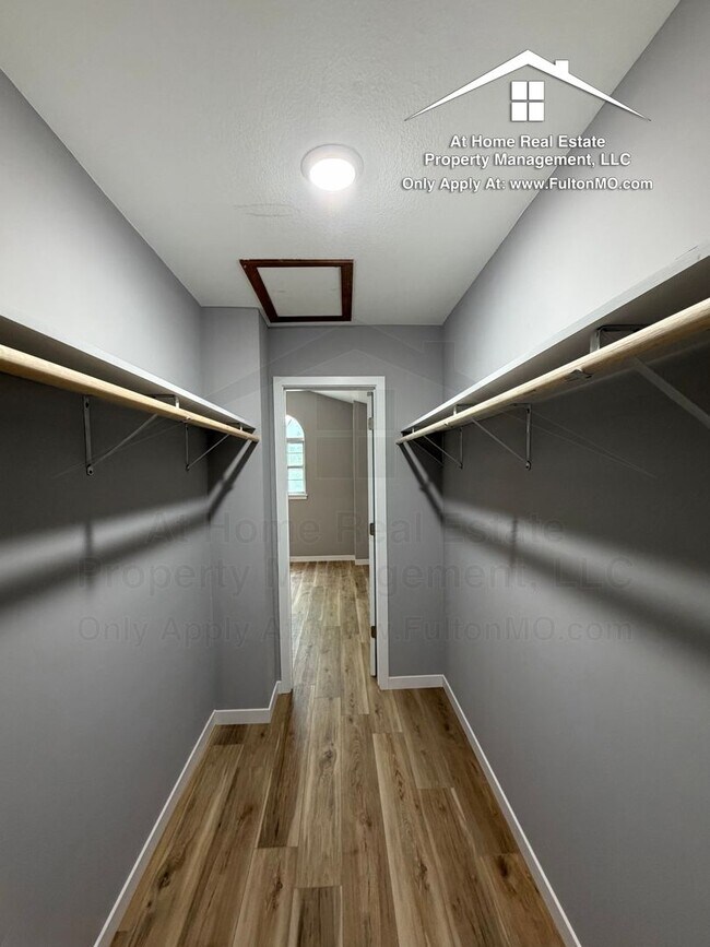 Building Photo - 2717 Mayflower Dr
