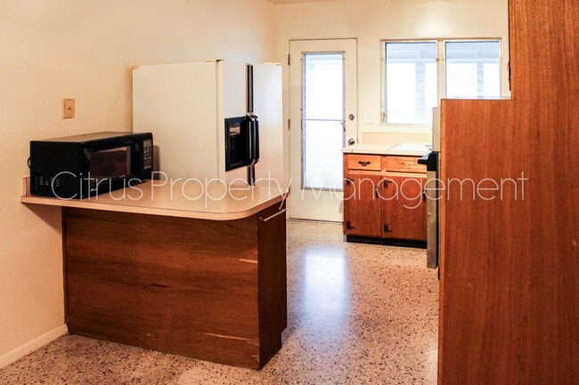 Building Photo - Two Bedroom Duplex