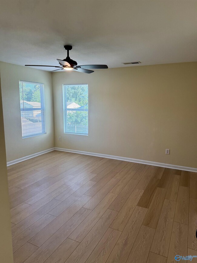 Building Photo - 226 Dormont Dr NE