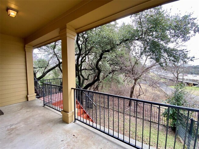 Building Photo - 1310 W Parmer Ln