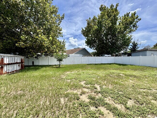 Building Photo - 8120 Lesia Cir