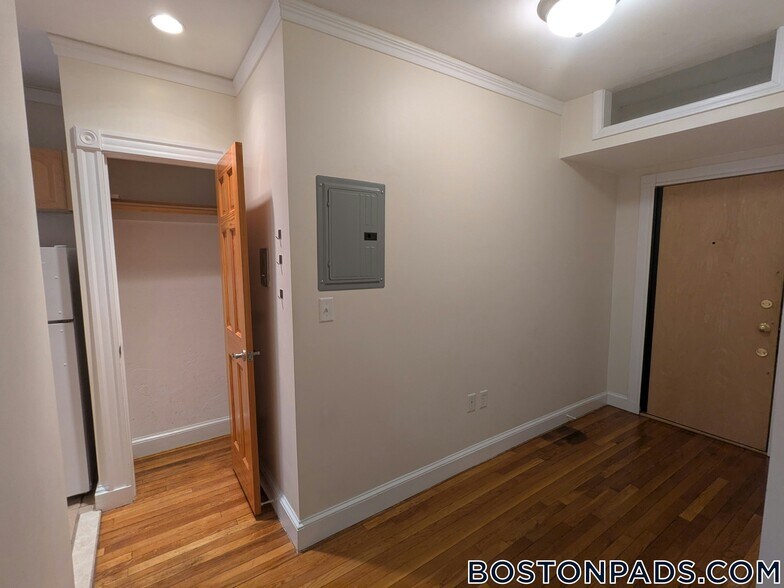 Building Photo - 33 Walbridge St