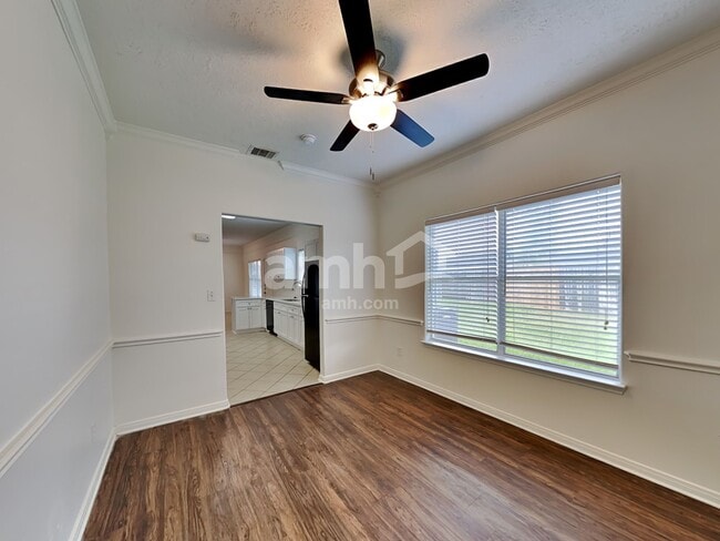 Building Photo - 9116 Dolphin Cir