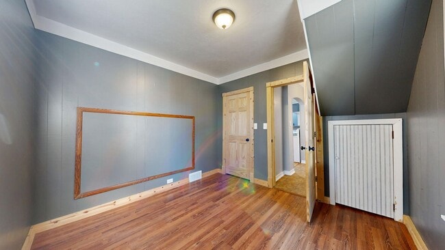 Building Photo - 3- Bedroom, 1- Bath Home with a 2 Car Gara...