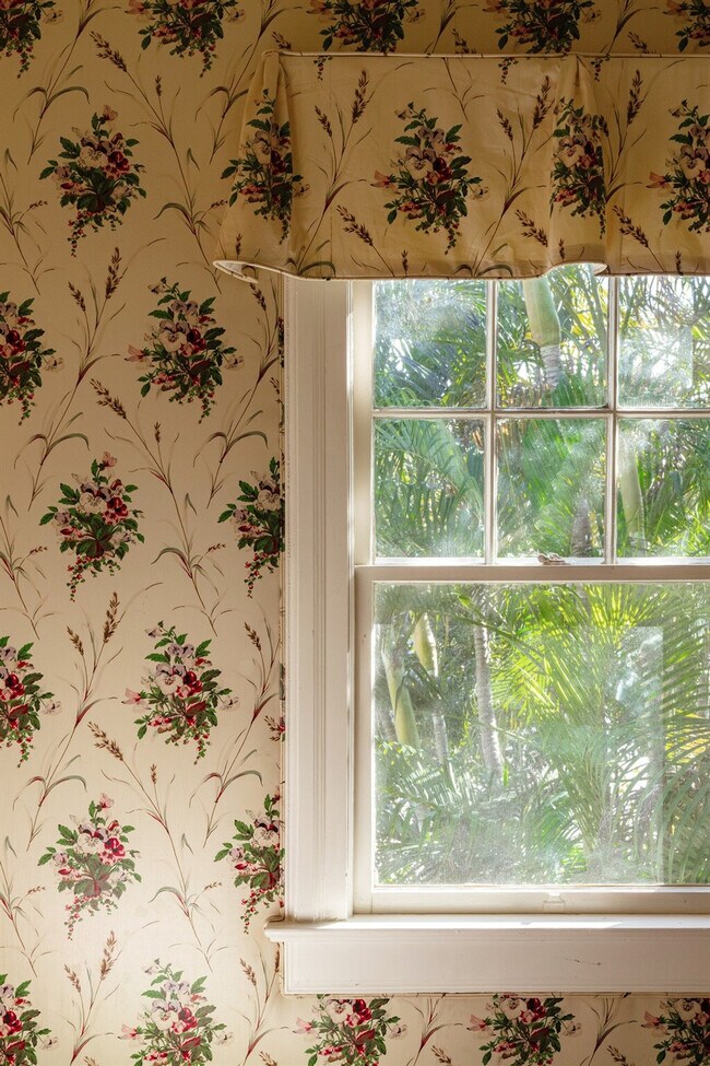 Building Photo - 519 28th St