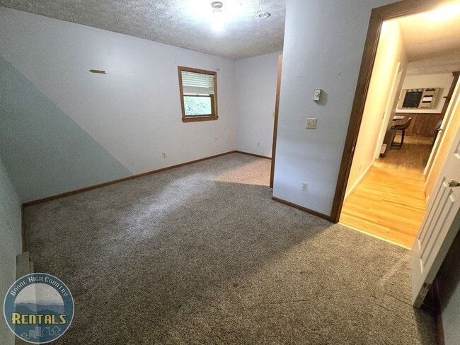 Building Photo - 460 White Oak Rd