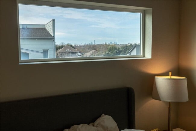 Building Photo - 6021 Seville Dr